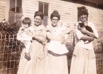 Marion, Mother Mabel, Aunt Gertrude and Lola C1917 