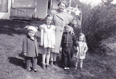 Mabel at Whitefield with grandchildren 1944